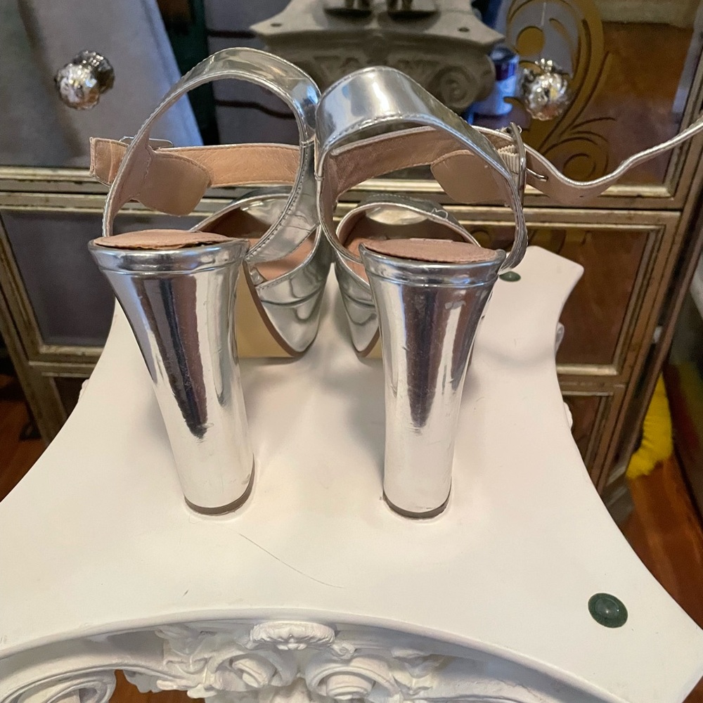 Steve Madden Stack Platform Heel Silver Strap Ope… - image 4